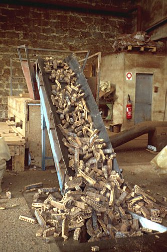 Transporteur de chutes de liège vers le 1er broyeur.