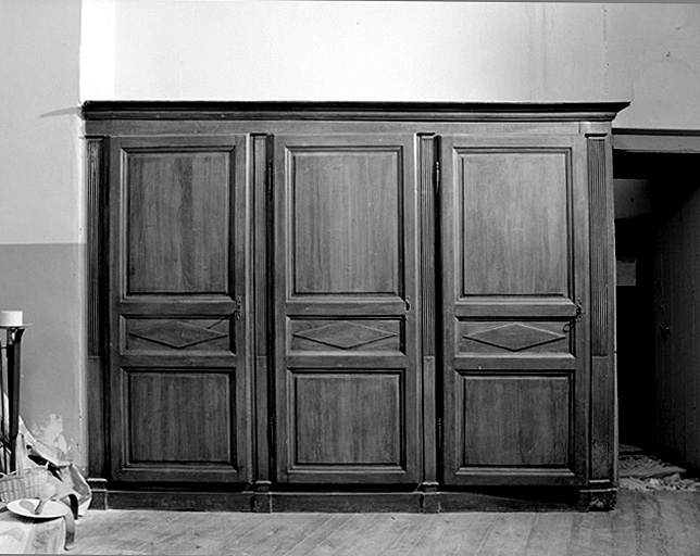 Armoire de sacristie (n° 1).