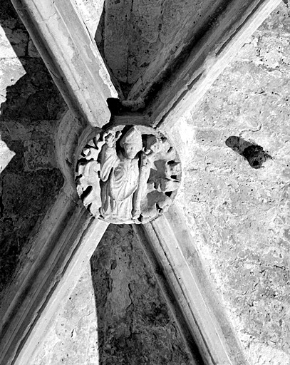 Chapelle sud-est, clé de voûte.