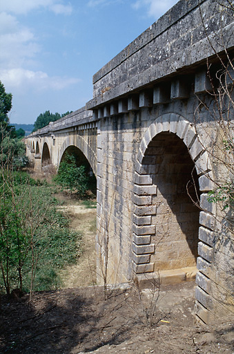 Départ du pont rive gauche, élévation ouest : détail.