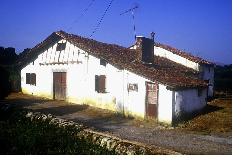Vue d'ensemble prise de 3/4 nord-est.