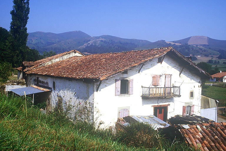 Vue d'ensemble, prise de 3/4 sud-est.