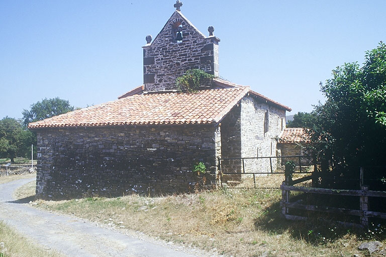 Vue d'ensemble prise de 3/4 sud-ouest.