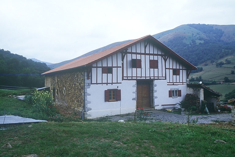 Vue d'ensemble prise de3/4 sud-est.