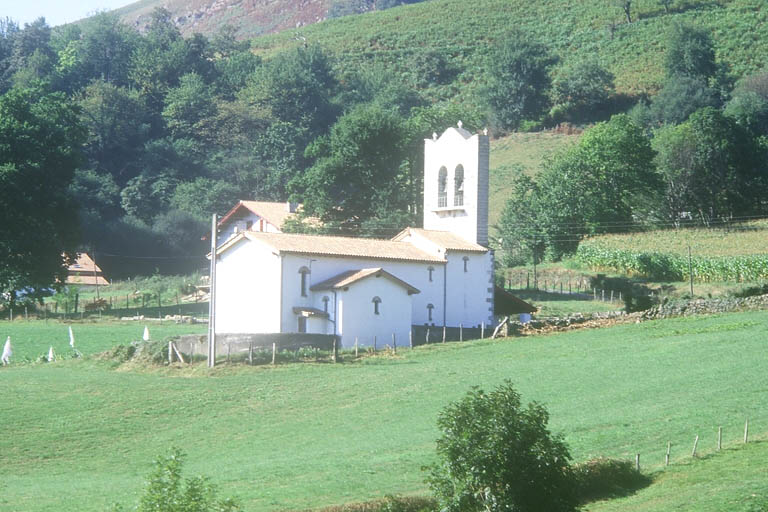 Vue éloignée prise depuis le nord-est.