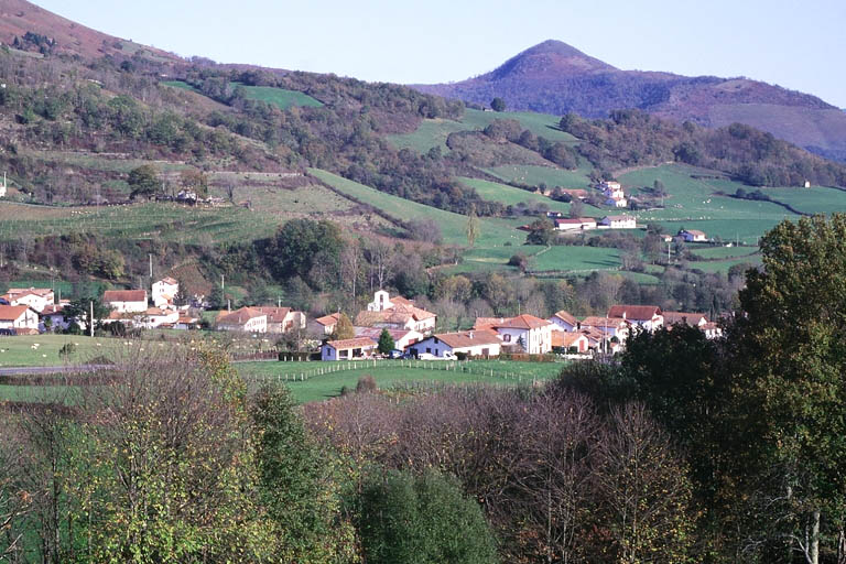 Vue du bourg prise depuis l'ouest.