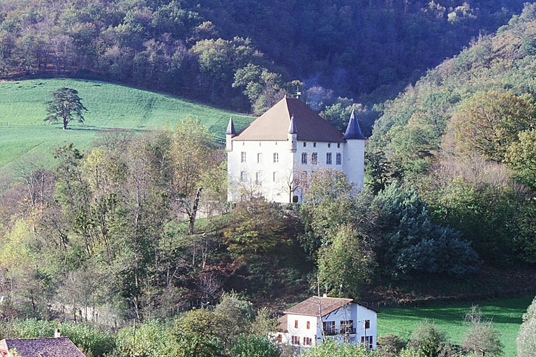 Vue éloignée prise depuis le nord-est.