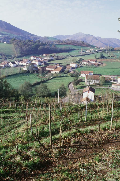 Vue prise depuis l'est.