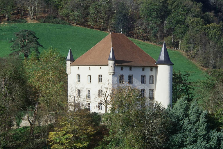 Vue rapprochée, prise depuis le sud-est.