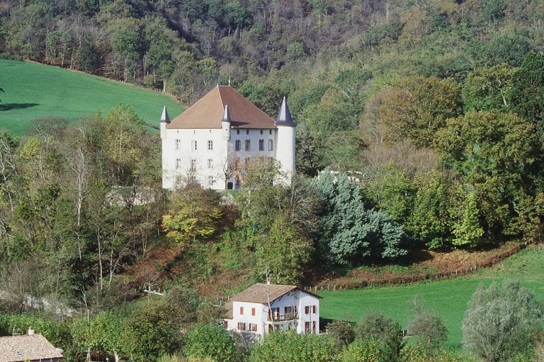 Vue éloignée prise depuis le sud-est.