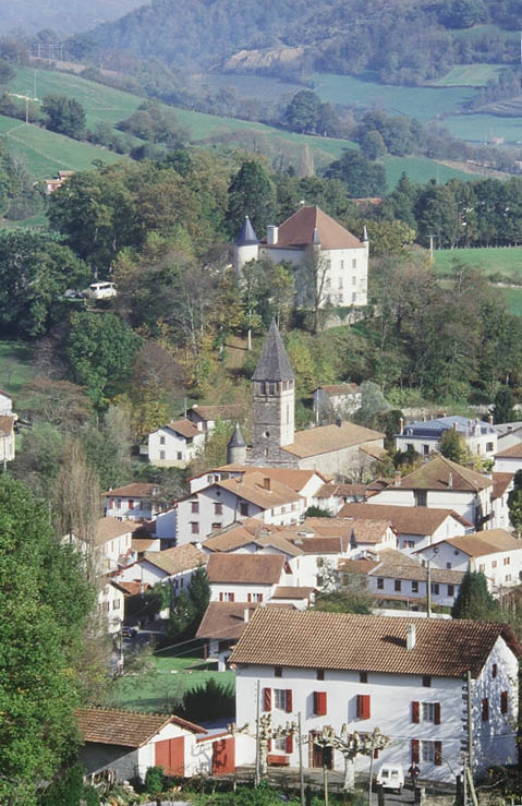 Vue éloignée prise depuis le nord-est.