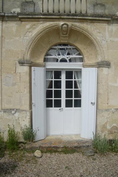 Logis, élévation : porte