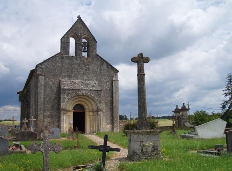 Elévation ouest et croix de cimetière.