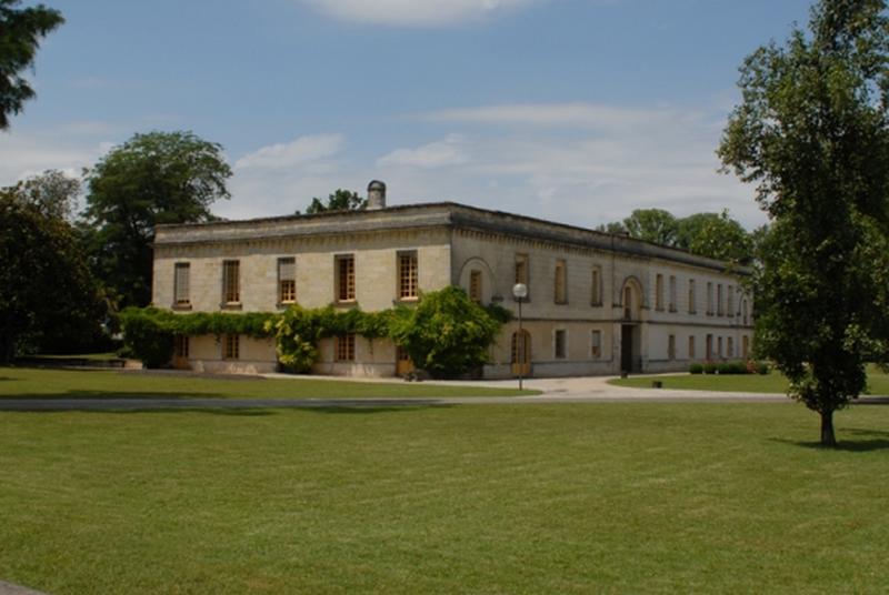 Ensemble, élévations sud et est.