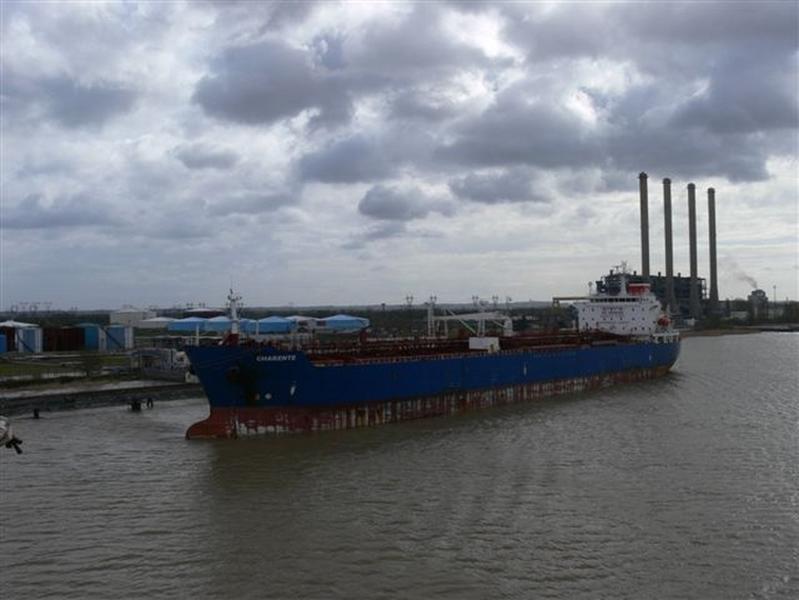 Ensemble du poste 501 vu depuis la Garonne.