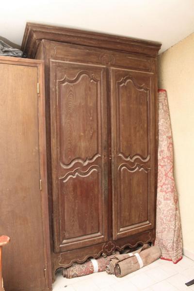 Armoire de sacristie.