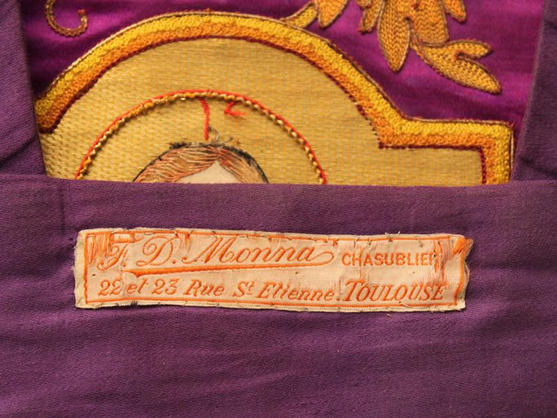 Chasuble : marque de la maison Monna.