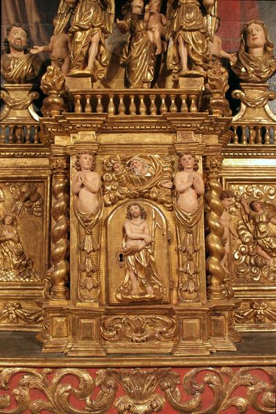 Tabernacle : armoire eucharistique.