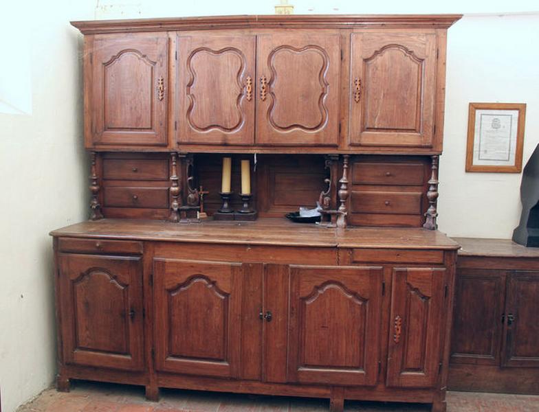 Meuble de sacristie (commode-armoire de sacristie)