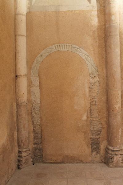 Porte murée dans le mur sud du choeur.