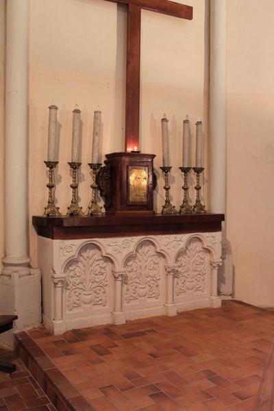 Autel, gradin d'autel, tabernacle (maître-autel)