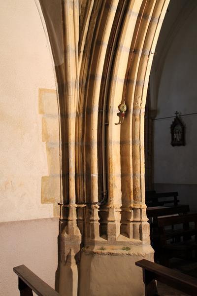 Piédroit occidental de l'arcade d'entrée de la chapelle sud.