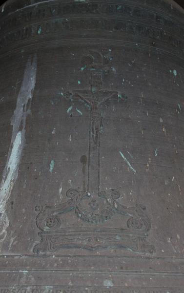 Détail de la croix sur le vase.