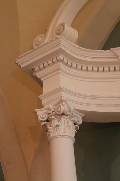 Détail d'une colonne et de l'entablement.