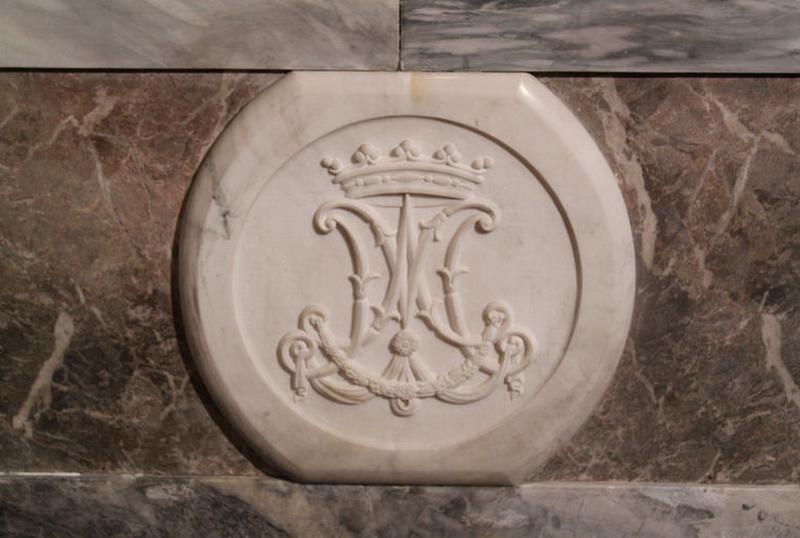 Détail : médaillon central de l'autel.