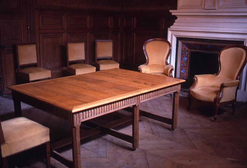 Le mobilier du château de Poudenx, actuellement mairie