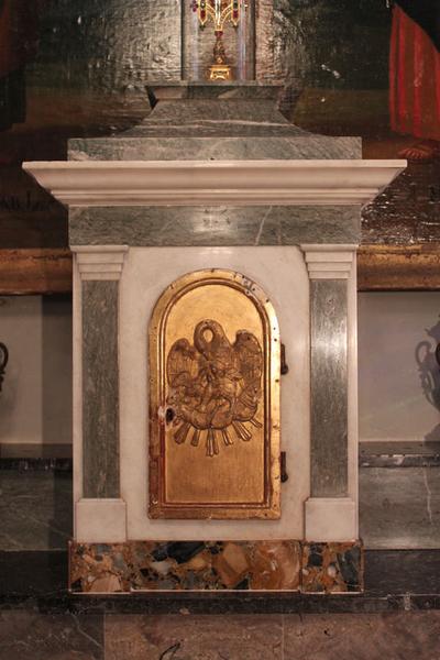 Tabernacle : armoire eucharistique.