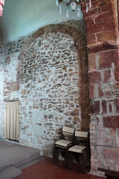 Arcade murée dans le mur oriental de la chapelle nord.