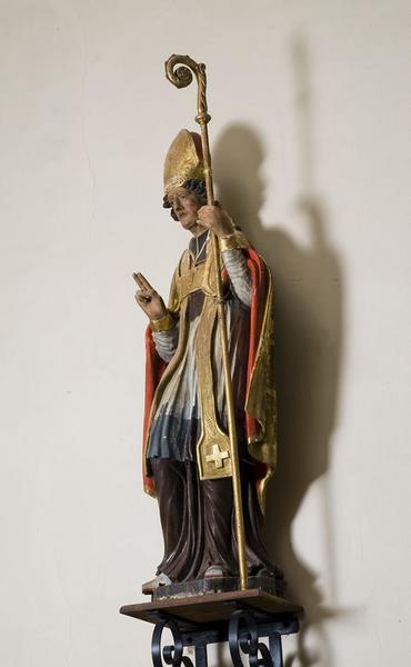 Saint Martin (de trois-quarts droit).