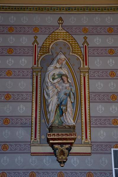 Groupe sculpté de sainte Anne et la Vierge.