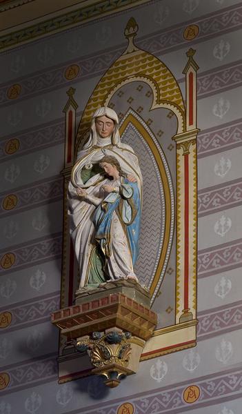 Groupe sculpté de sainte Anne et la Vierge.