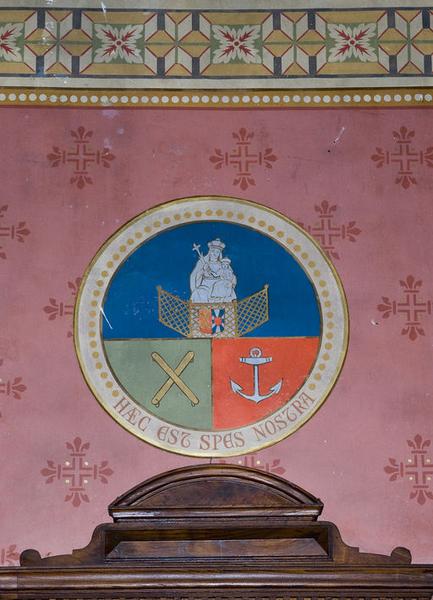 Détail du décor mural du choeur : armoiries de Mgr Delannoy, évêque d'Aire.