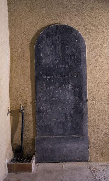 Plaque de la baronne de Cardenau.