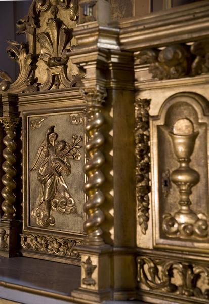 Armoire eucharistique et aile gauche.