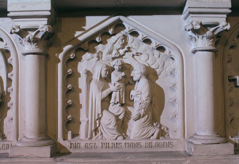 Relief central : Sainte Famille et Trinité.