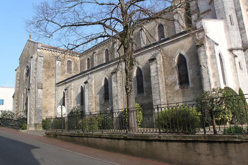 Flanc nord du vaisseau et bras nord du transept.