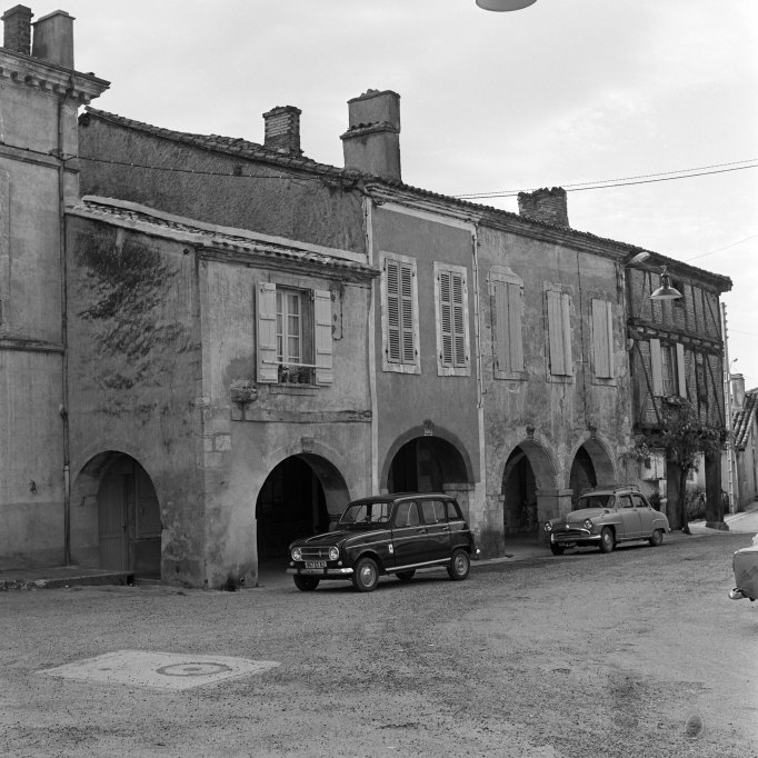 Place de la liberté. Côté ouest vu depuis le sud (parcelles 1202 à 1205).