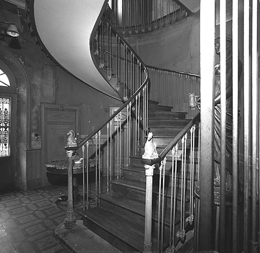 Escalier, départ.