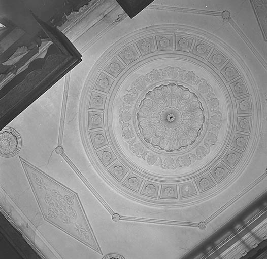 Cage d'escalier, plafond.