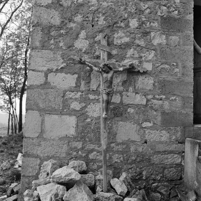 Statue (statuette) : Christ en croix