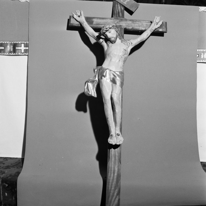 Statue : Christ en croix