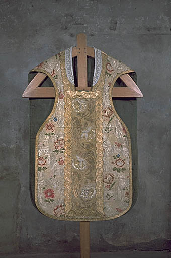 Chasuble face.