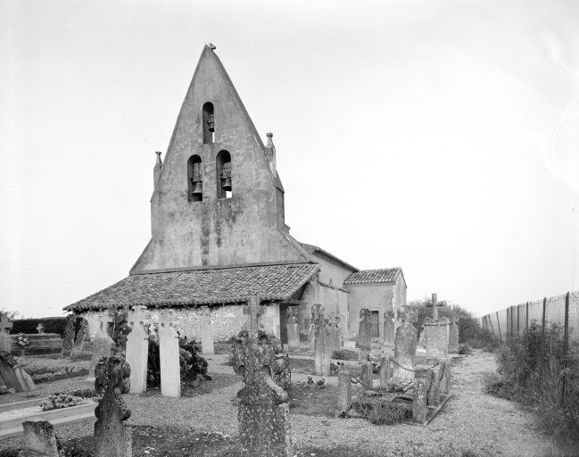 Vue d'angle : façade occidentale et élévation latérale sud.