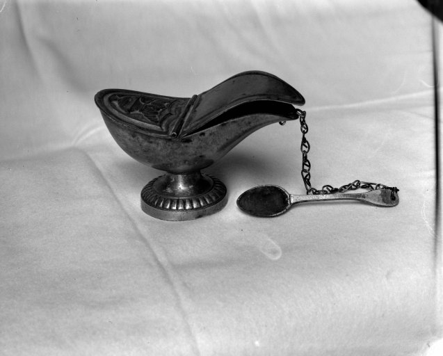 Navette à encens, cuiller à encens
