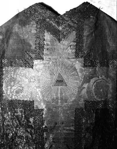 Chasuble (2), ornements dorés
