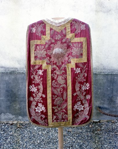 Chasuble (1), ornements rouges